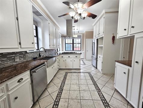 511 E Farrar Street Groesbeck TX 76642