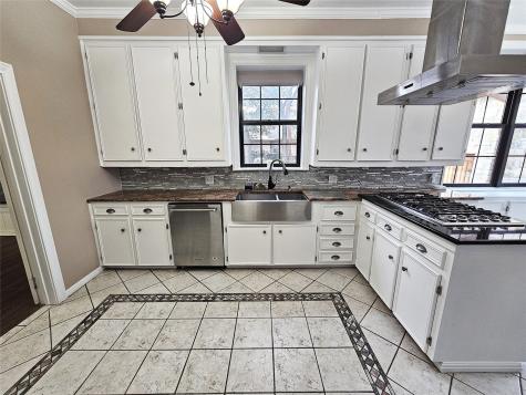 511 E Farrar Street Groesbeck TX 76642