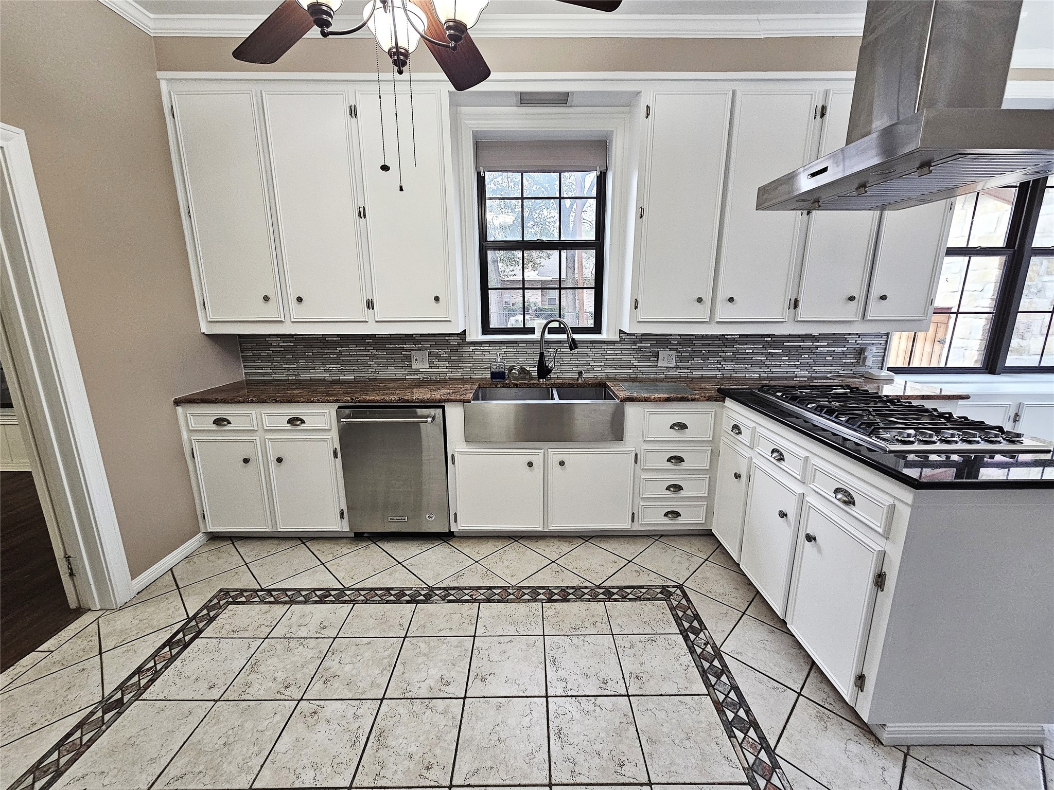 511 E Farrar Street Groesbeck TX 76642