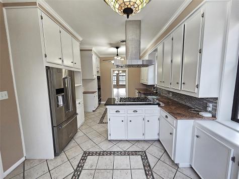 511 E Farrar Street Groesbeck TX 76642