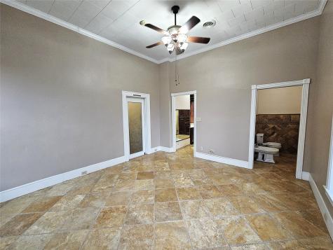 511 E Farrar Street Groesbeck TX 76642