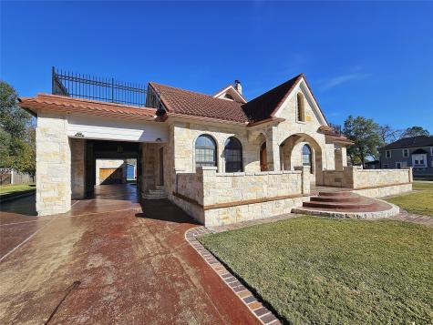 511 E Farrar Street Groesbeck TX 76642