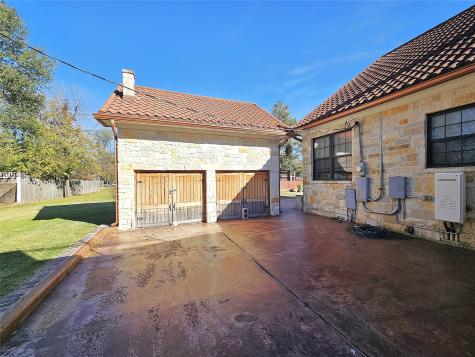 511 E Farrar Street Groesbeck TX 76642