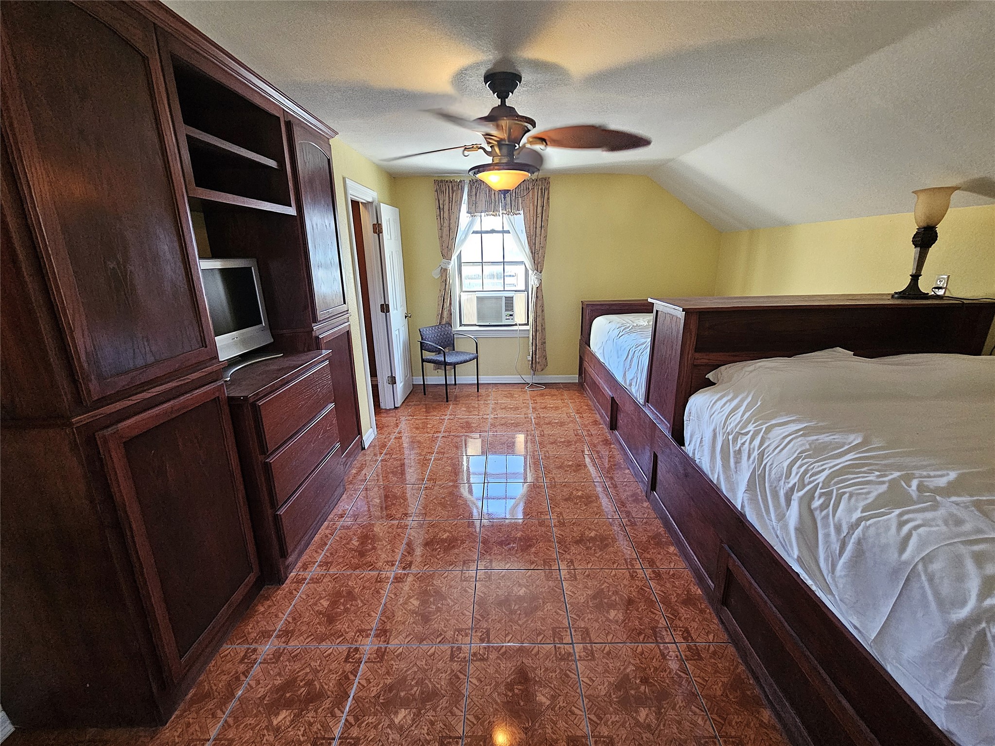 511 E Farrar Street Groesbeck TX 76642