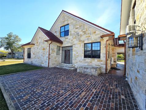 511 E Farrar Street Groesbeck TX 76642