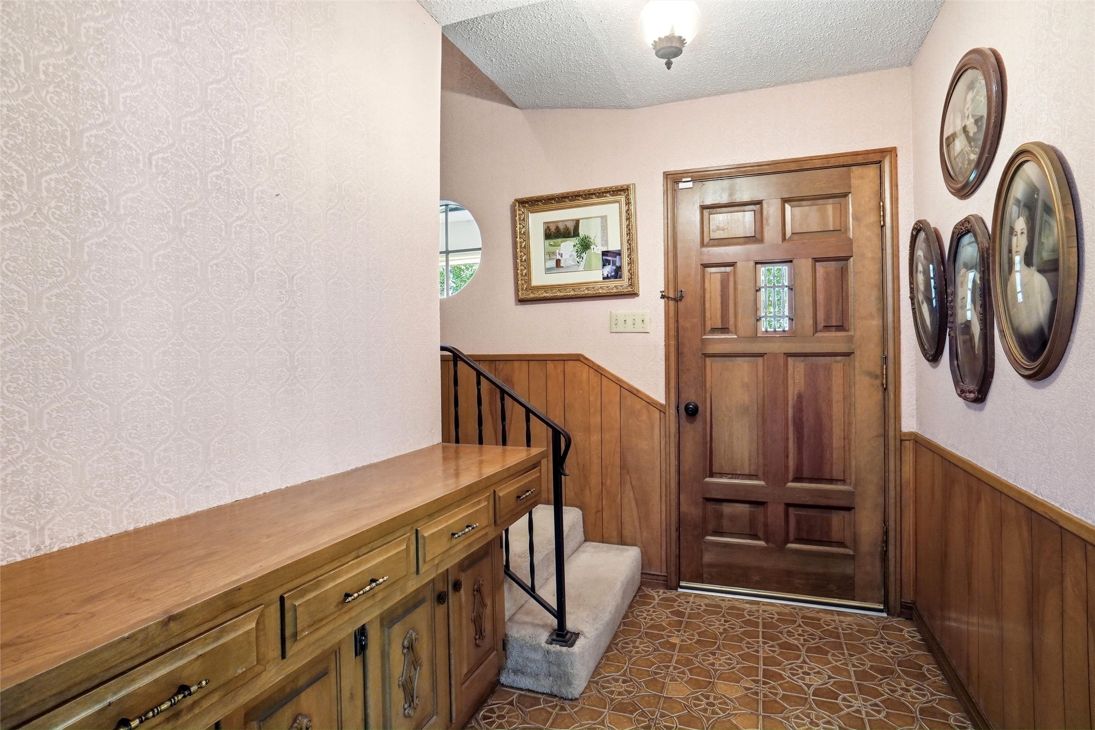 2105 Camelot Drive Grapevine TX 76051
