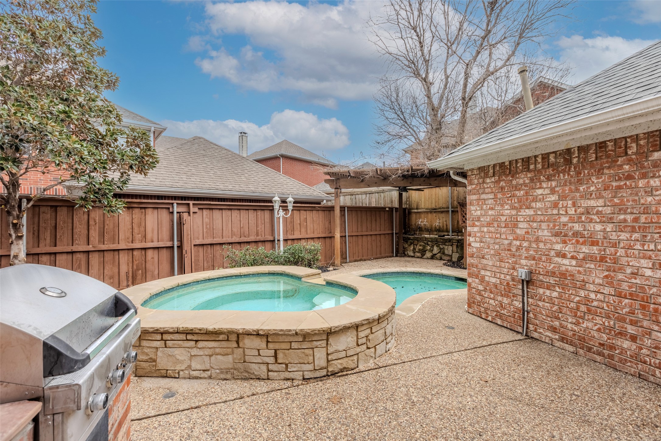 452 Richmond Street Irving TX 75063
