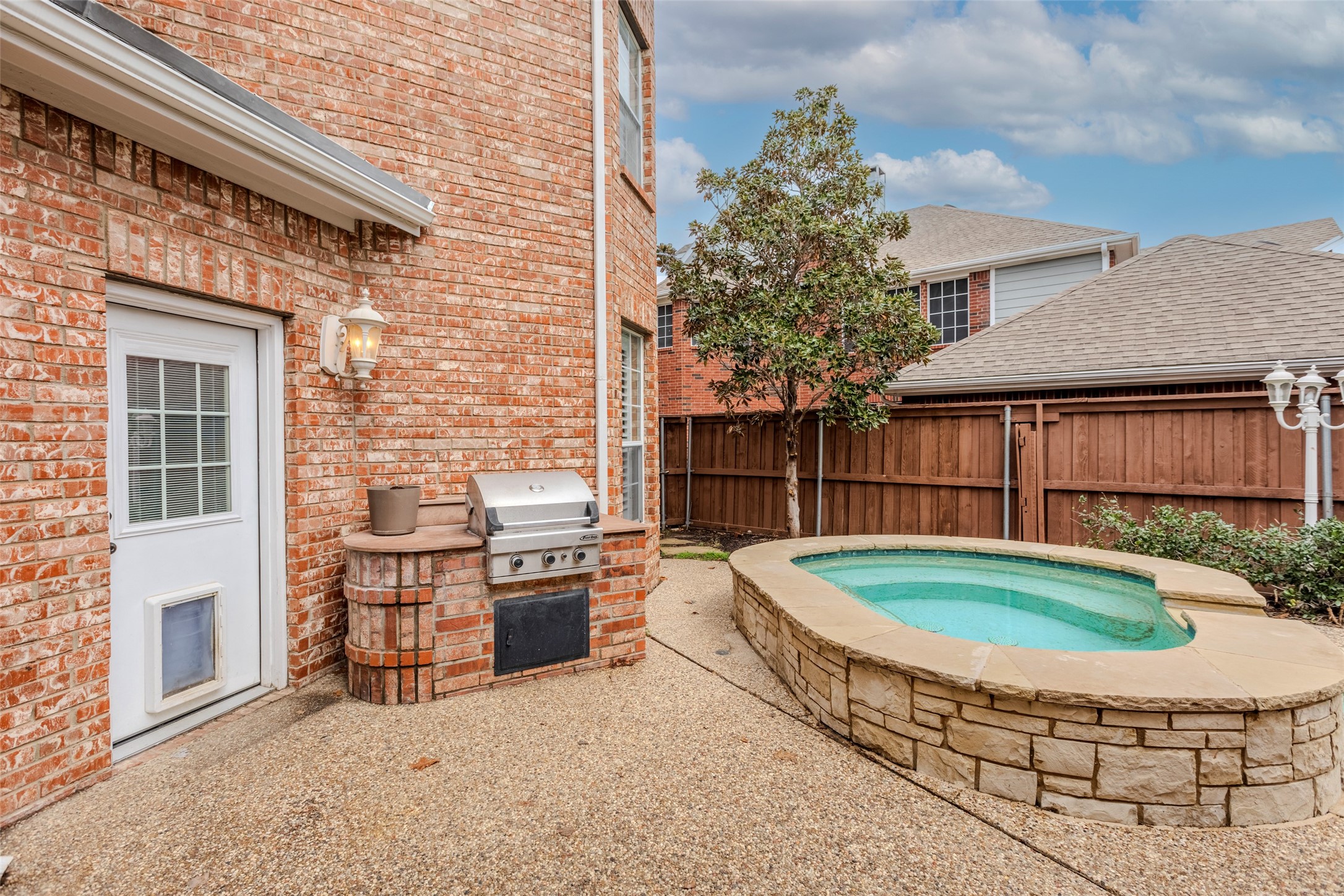 452 Richmond Street Irving TX 75063
