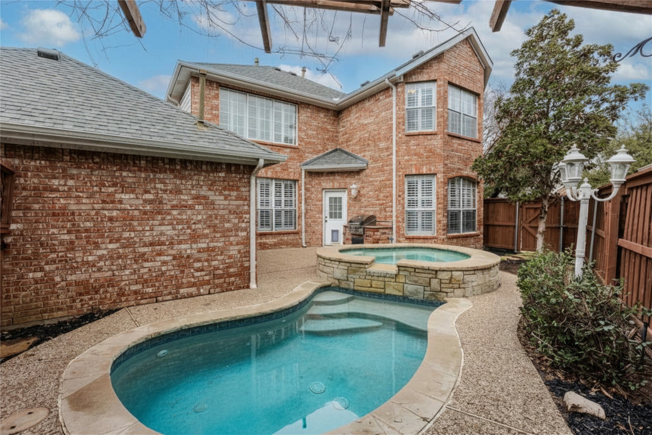 452 Richmond Street Irving TX 75063