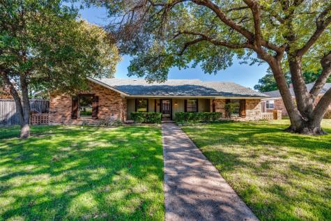 1916 Greenway Drive Plano TX 75075