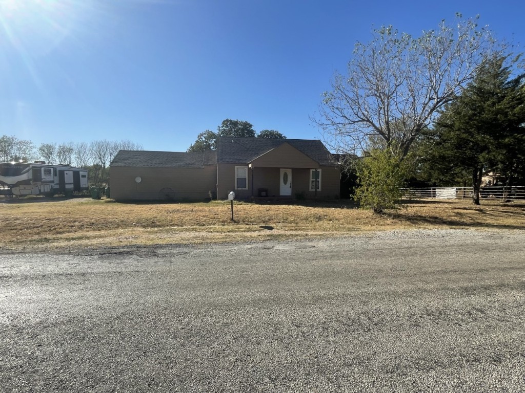 608 S Hubbard Street Alvord TX 76225