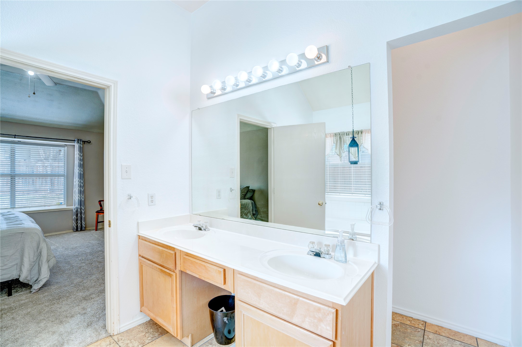 1107 Deer Valley Lane Arlington TX 76001