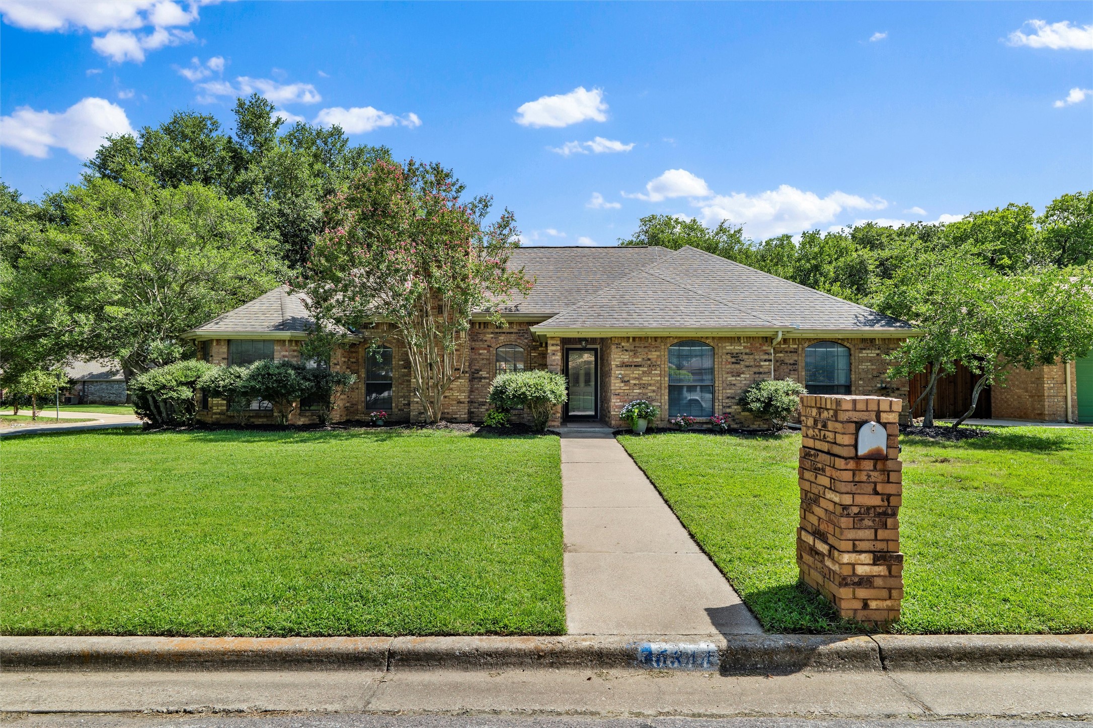 6844 Inwood Drive North Richland Hills TX 76182