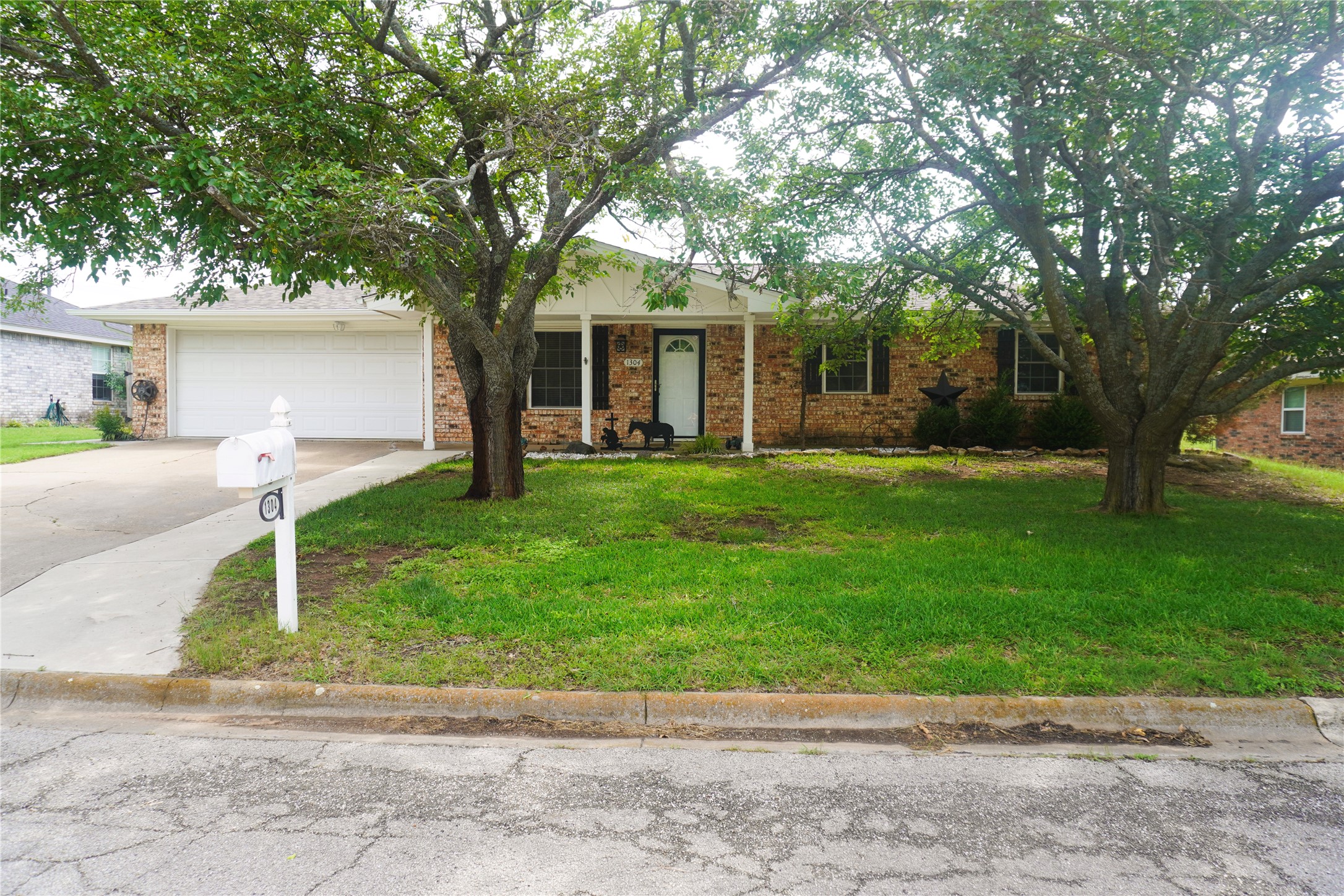 1304 Bellaire Street Bowie TX 76230