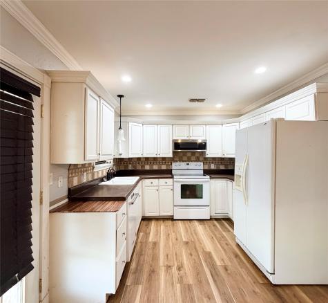 1304 Bellaire Street Bowie TX 76230