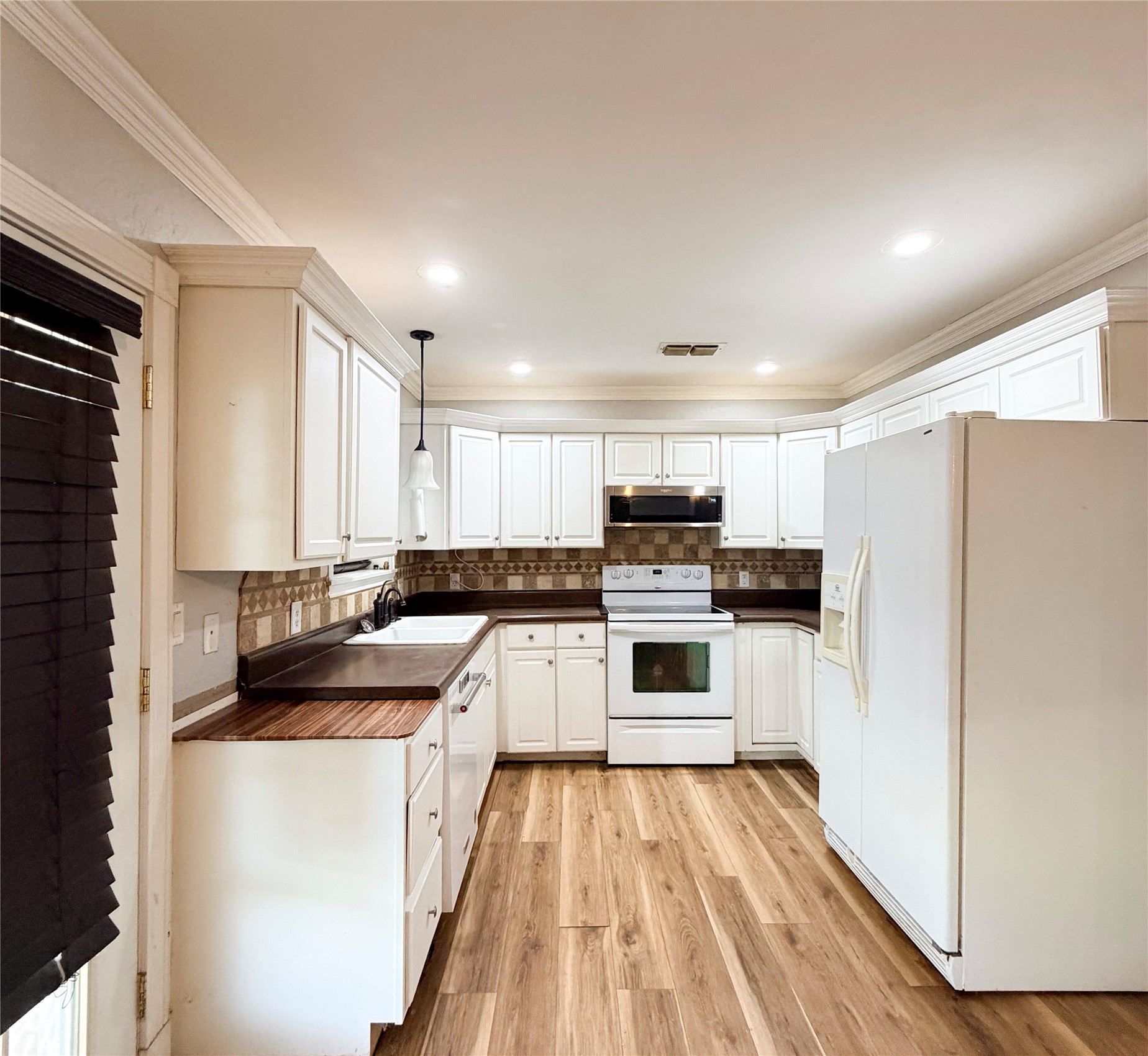 1304 Bellaire Street Bowie TX 76230