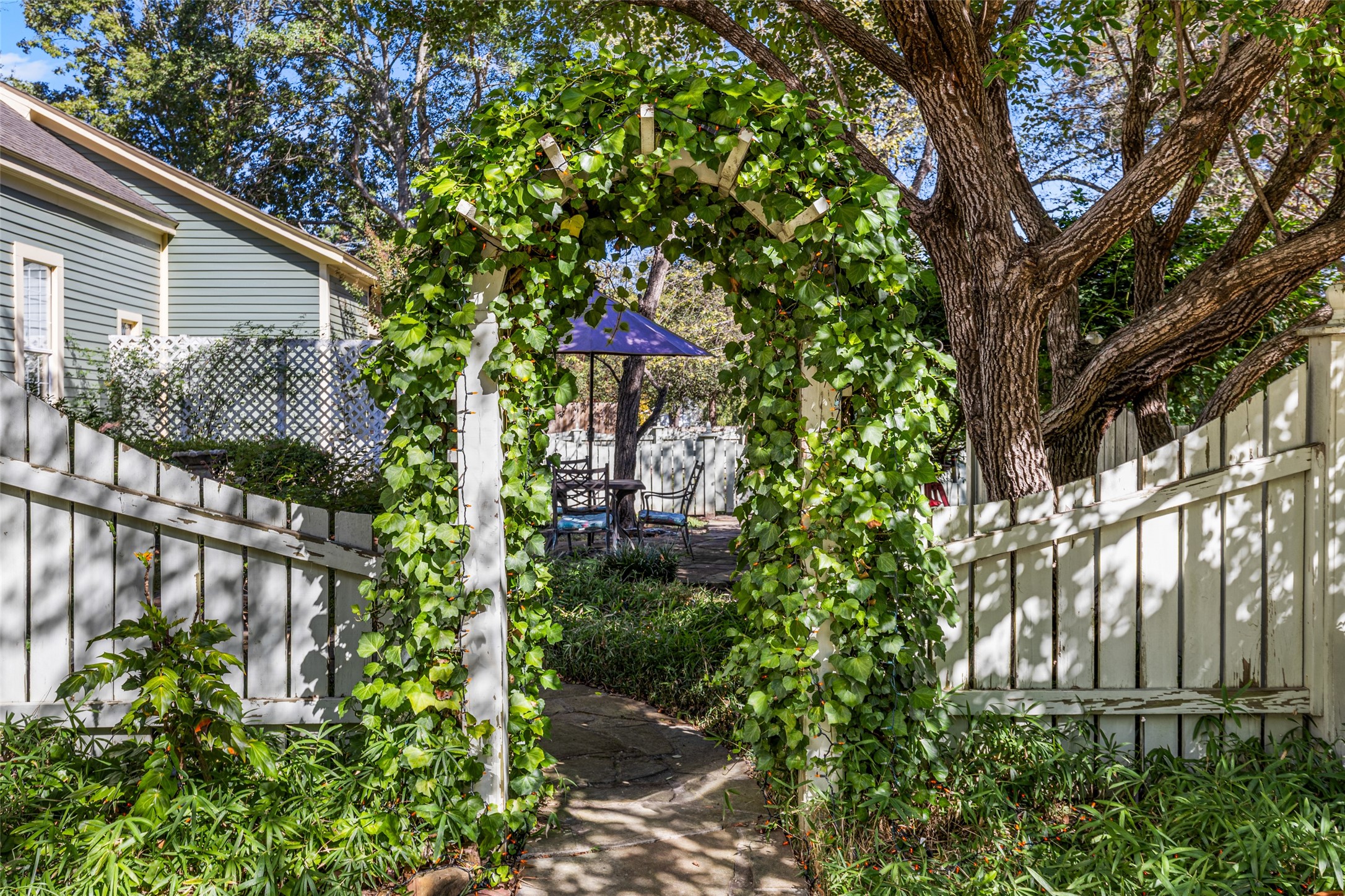 203 E Dixon Street Jefferson TX 75657