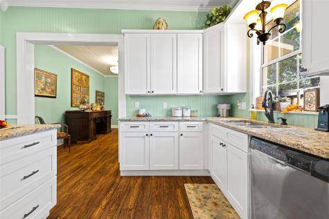 203 E Dixon Street Jefferson TX 75657