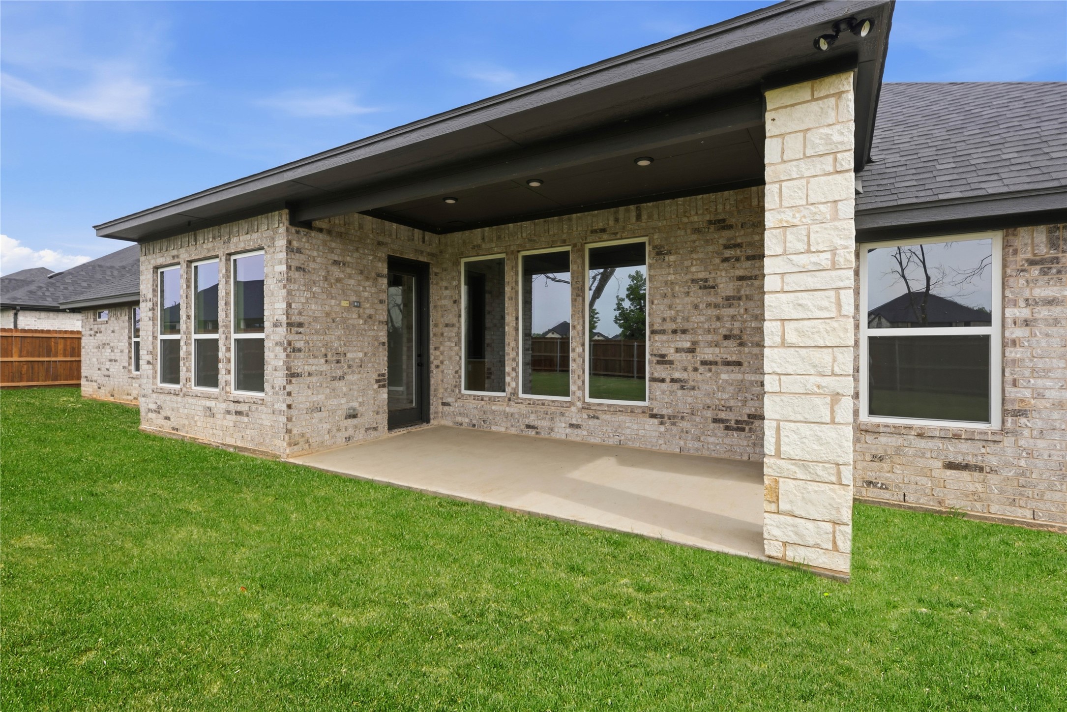 2172 Middlewood Circle Granbury TX 76049