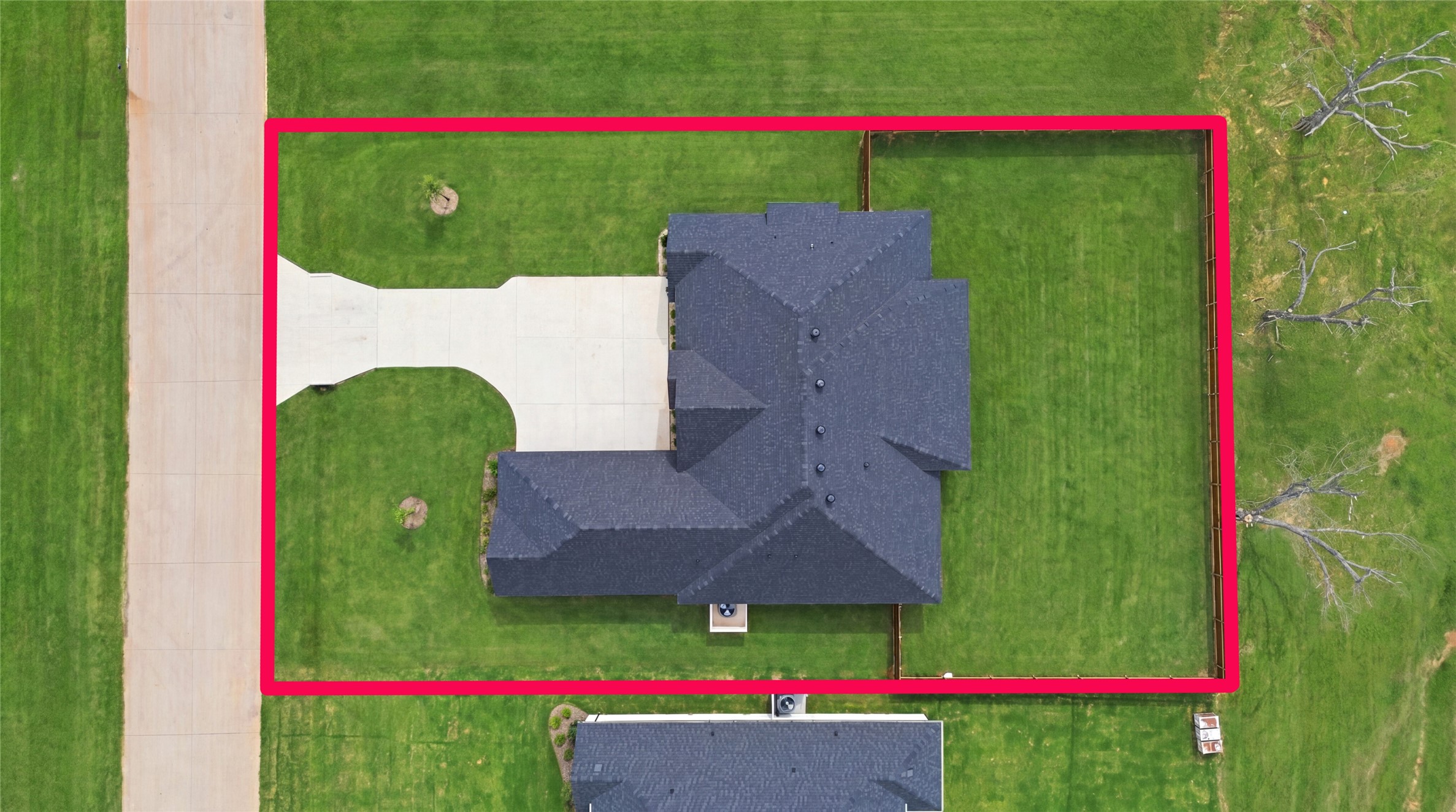 2172 Middlewood Circle Granbury TX 76049