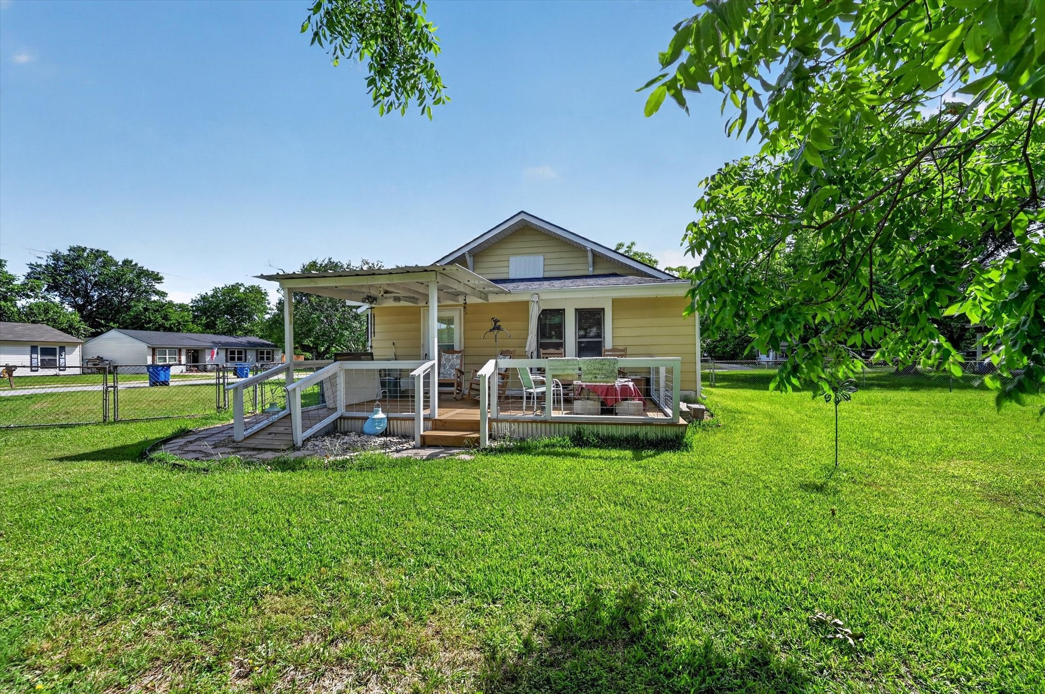 801 S Hall Street Ennis TX 75119