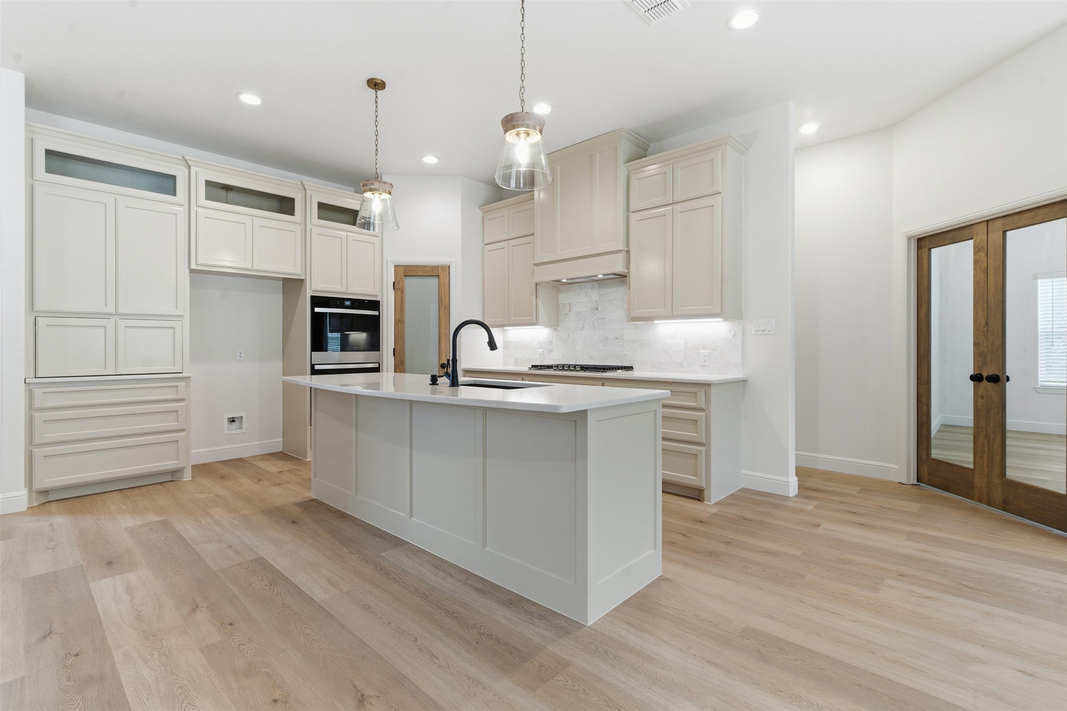 555 Hidden Lake Bluff Dale TX 76433