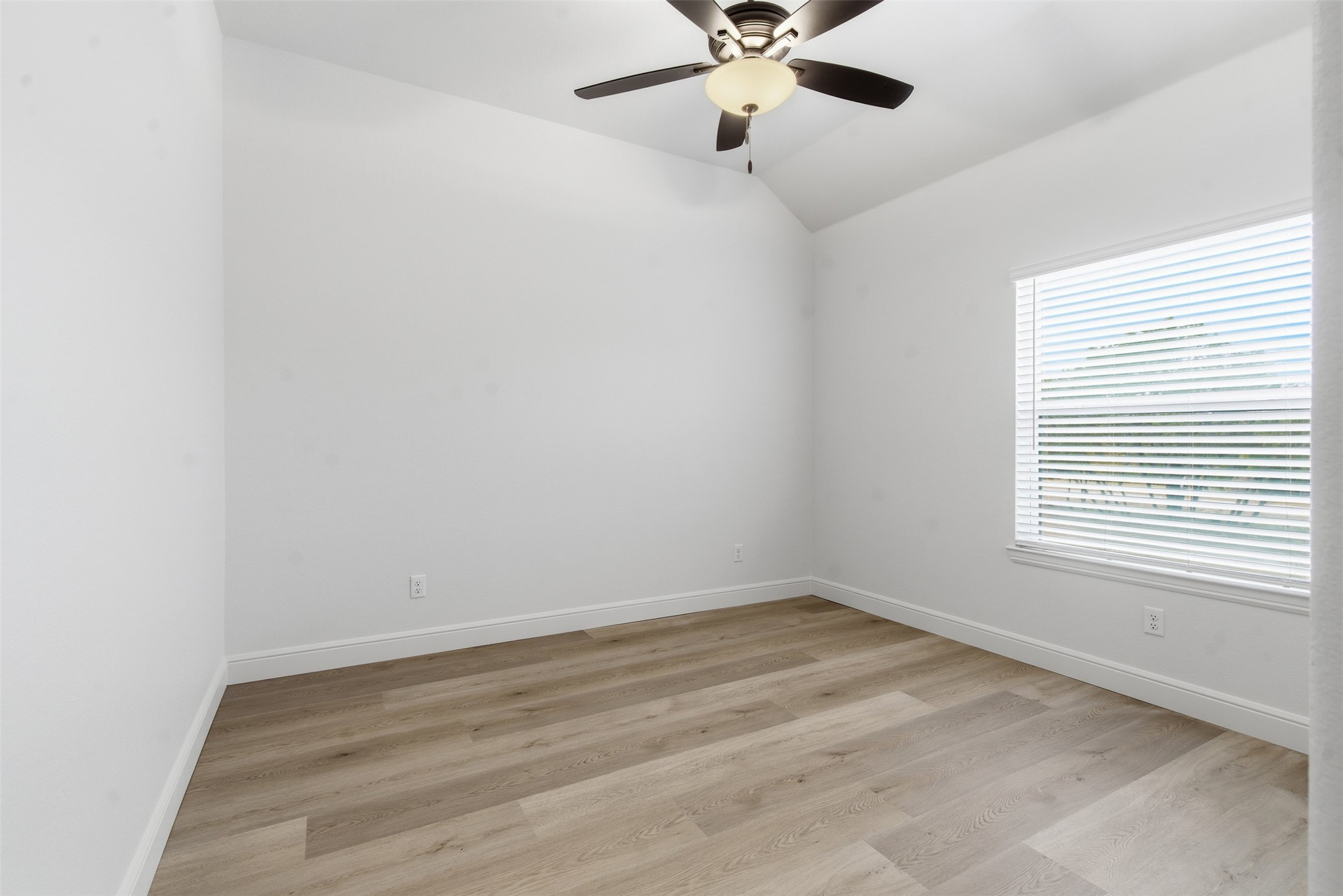 555 Hidden Lake Bluff Dale TX 76433