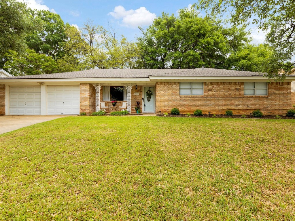 212 Glenn Drive Hurst TX 76053