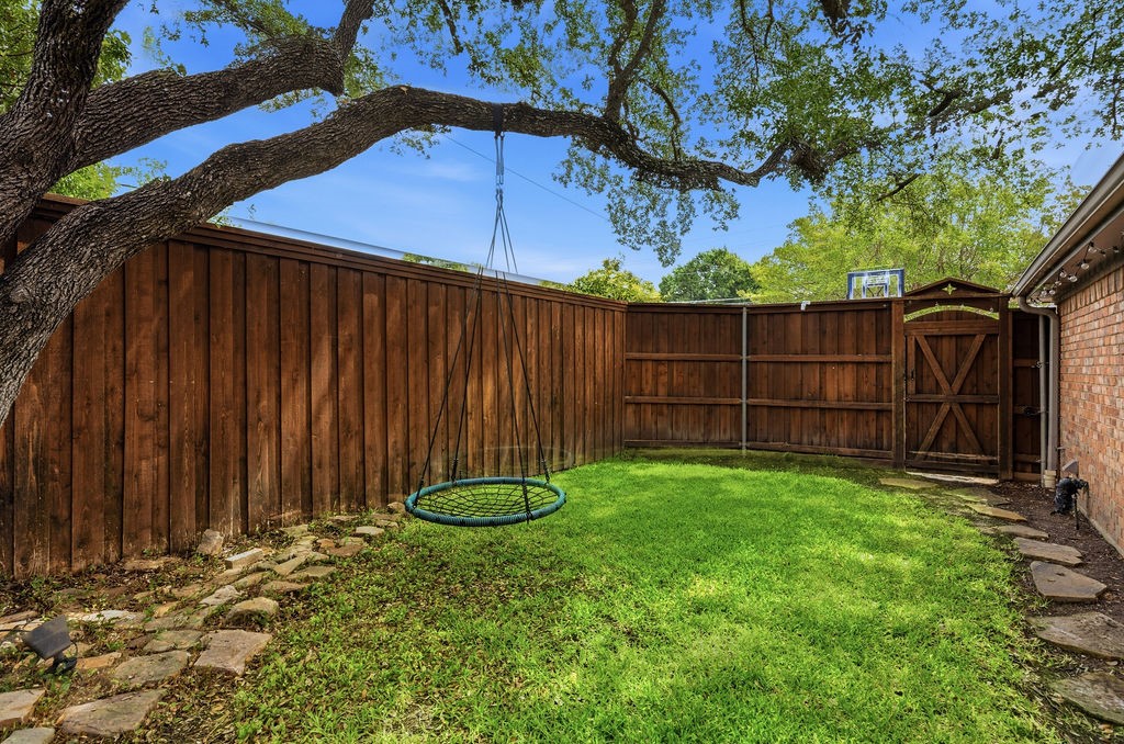 5943 Bent Creek Trail Dallas TX 75252