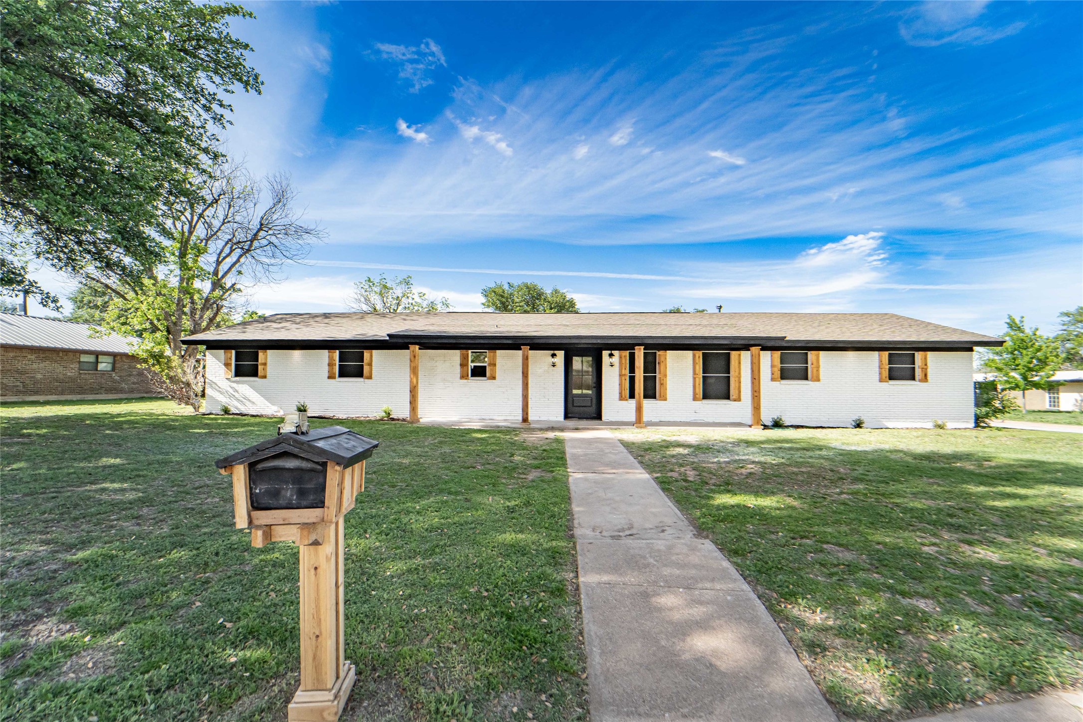 1400 Sycamore Street Breckenridge TX 76424