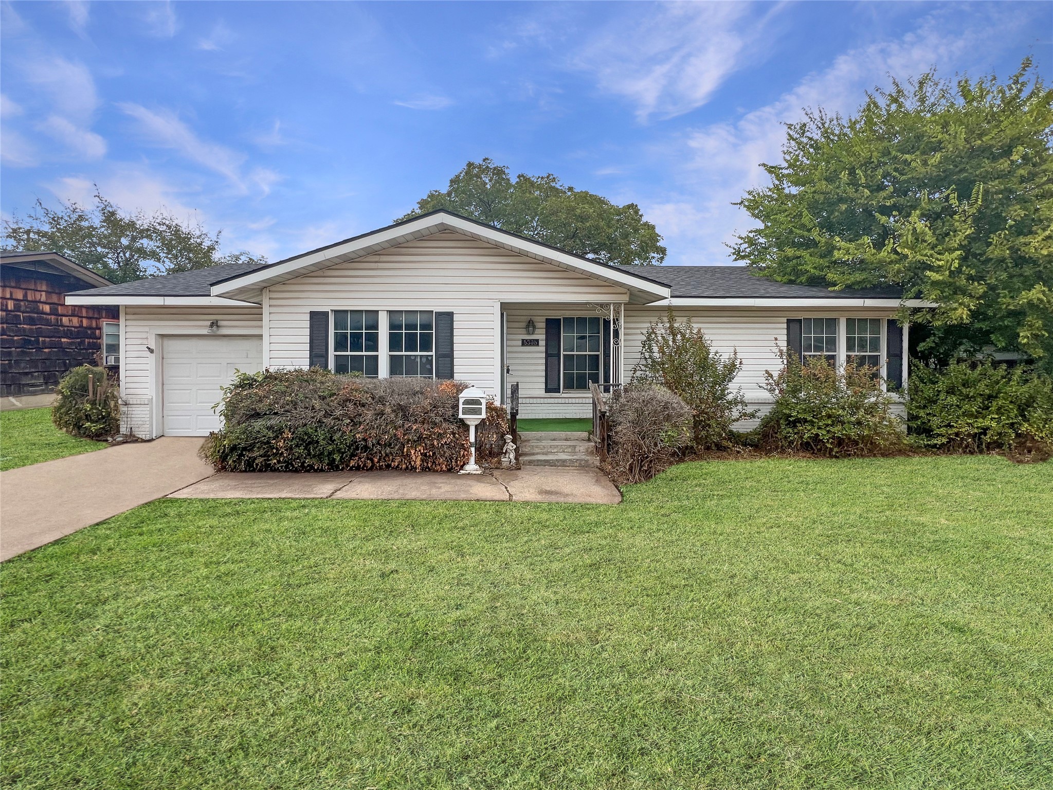 5305 Ira Street Haltom City TX 76117