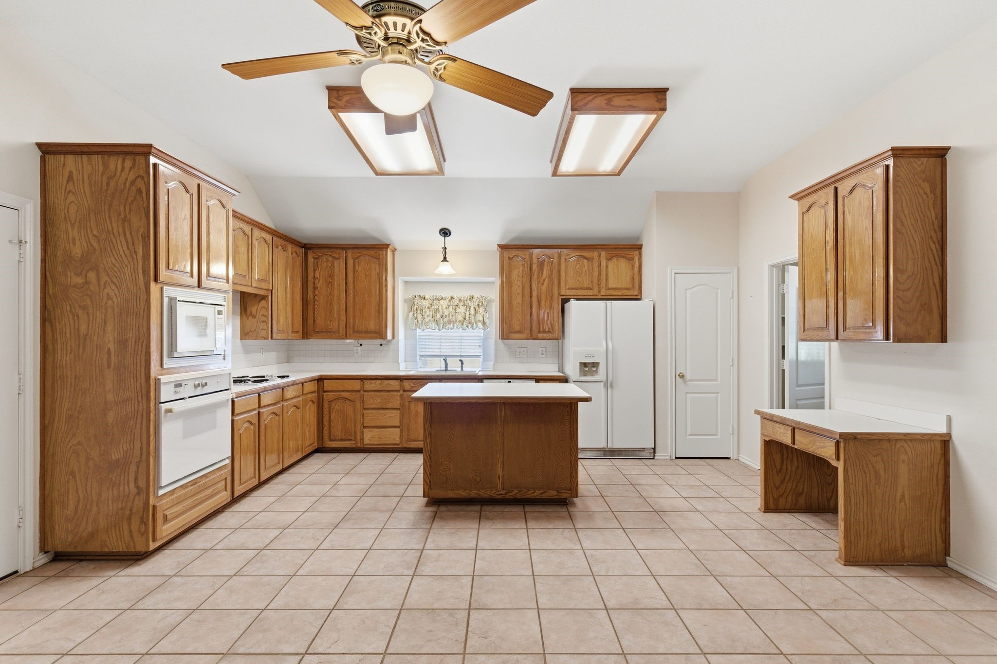 1213 Holly Hill Drive Grand Prairie TX 75052