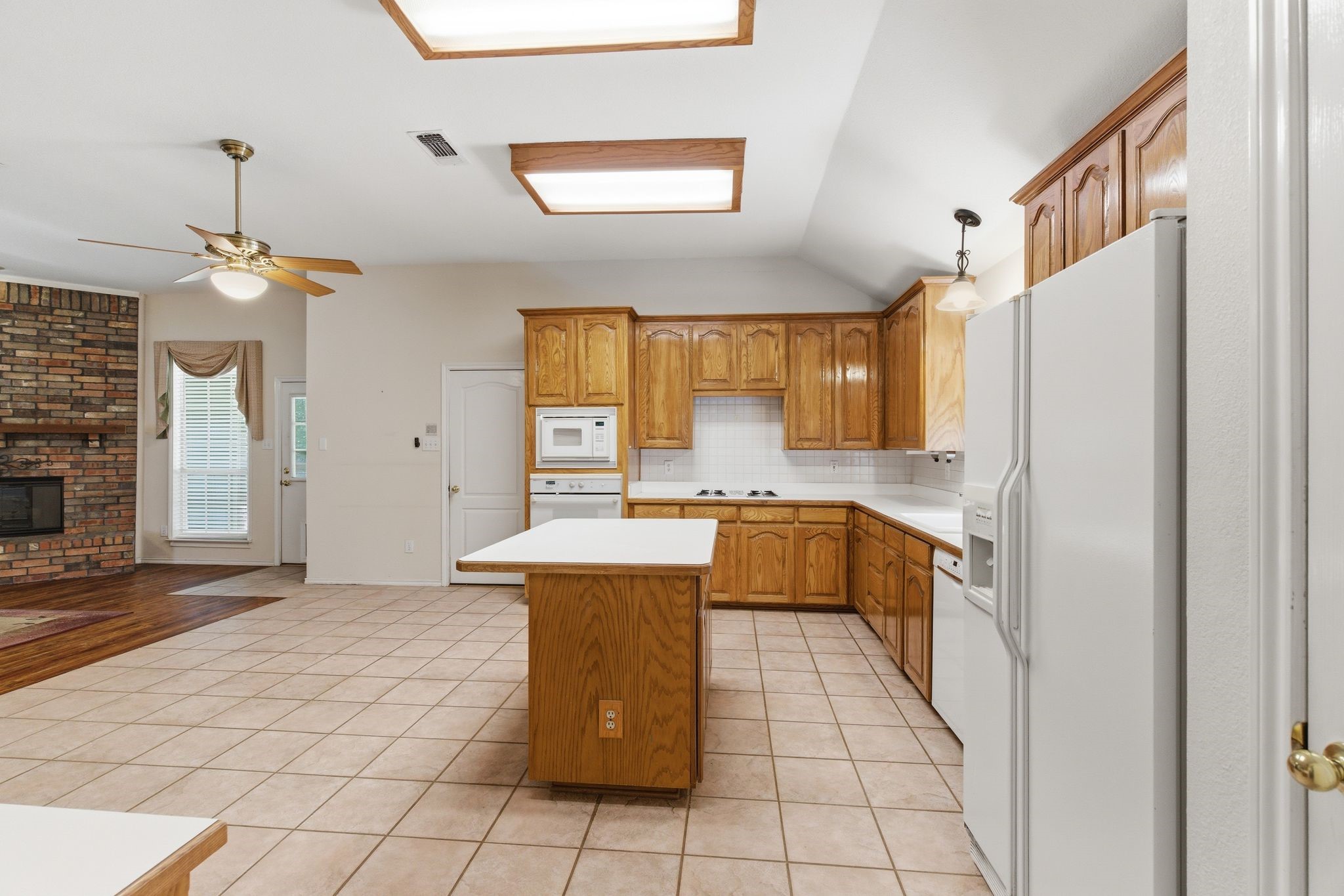 1213 Holly Hill Drive Grand Prairie TX 75052