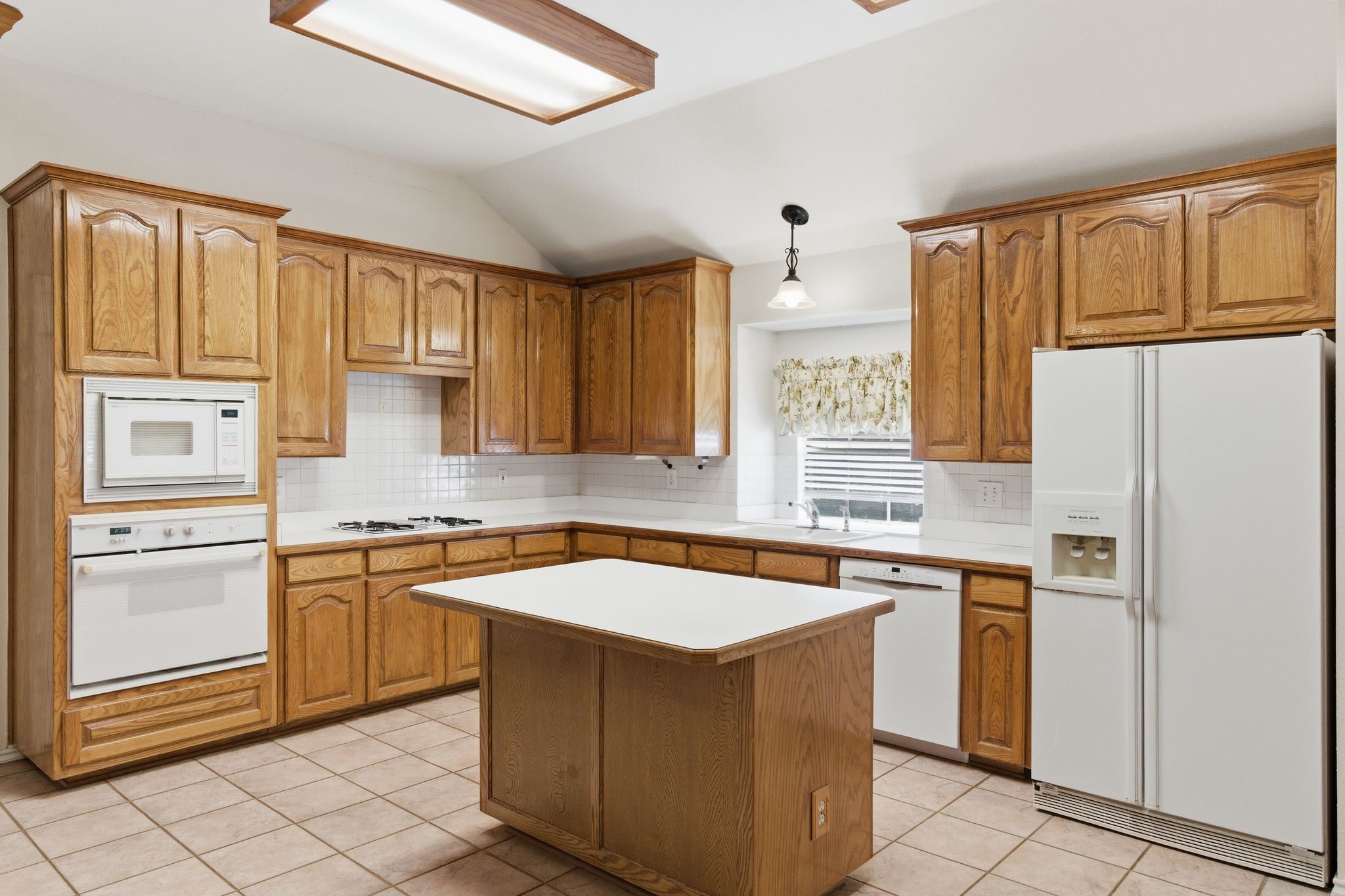 1213 Holly Hill Drive Grand Prairie TX 75052