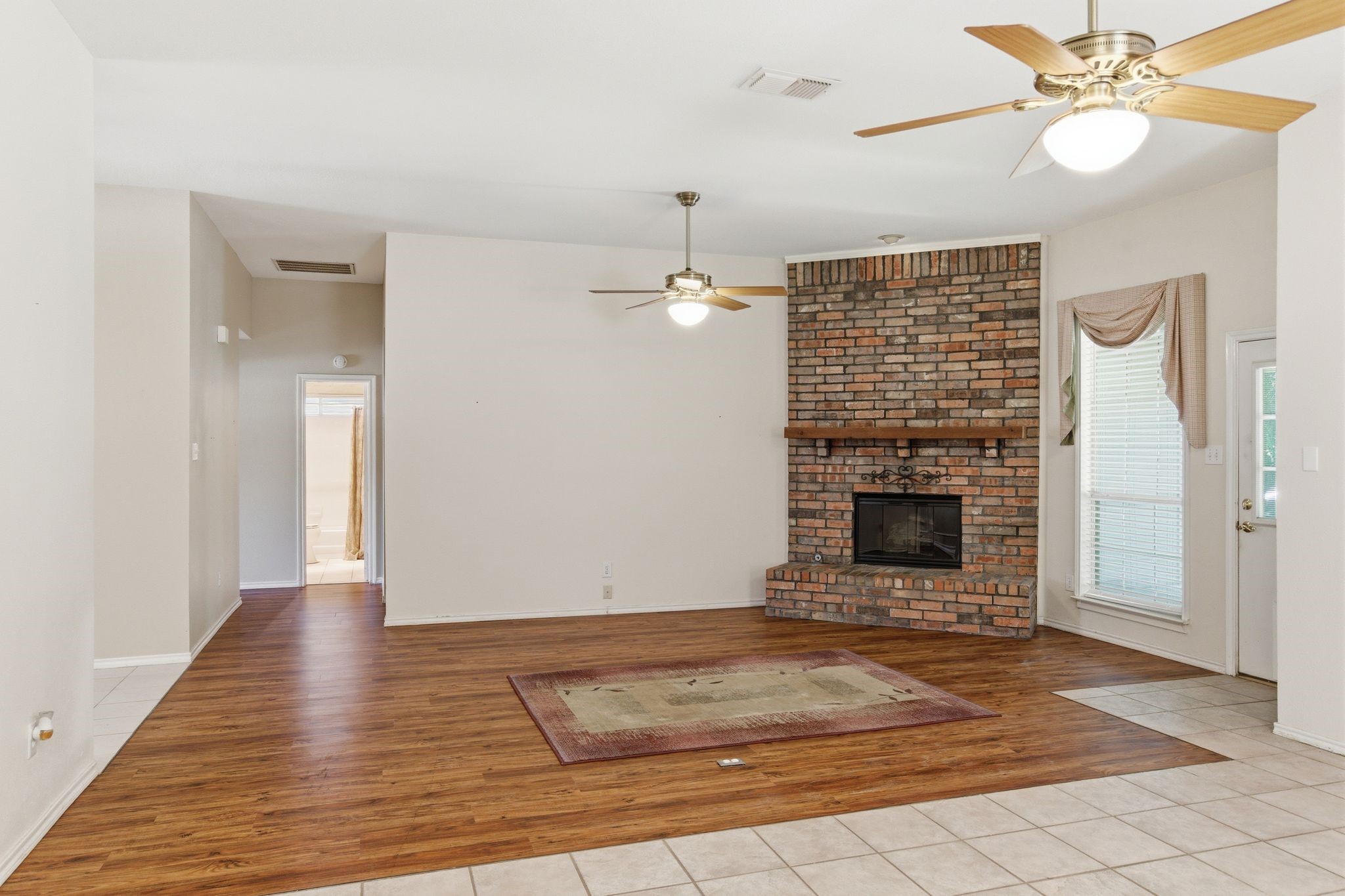 1213 Holly Hill Drive Grand Prairie TX 75052