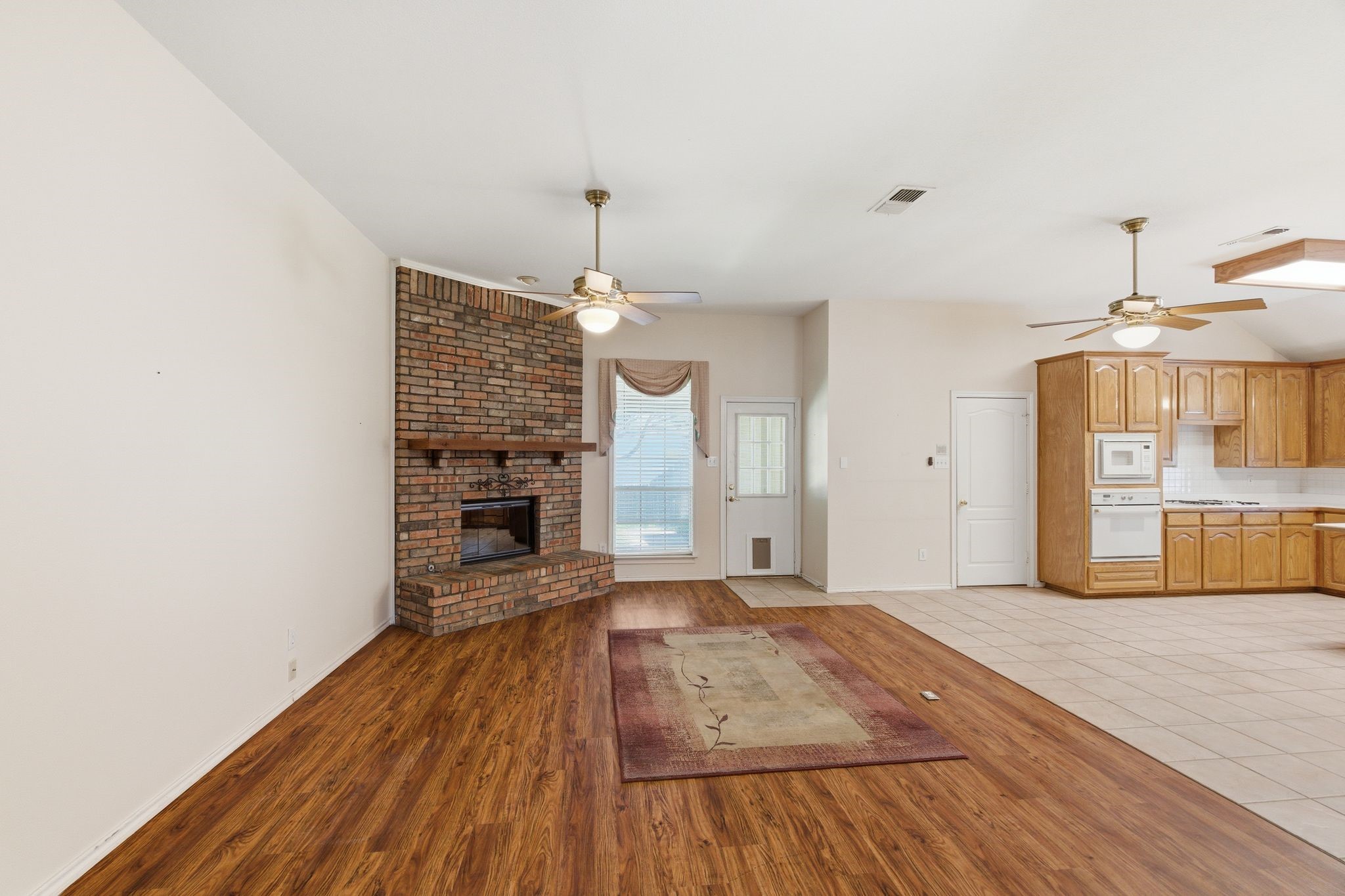 1213 Holly Hill Drive Grand Prairie TX 75052