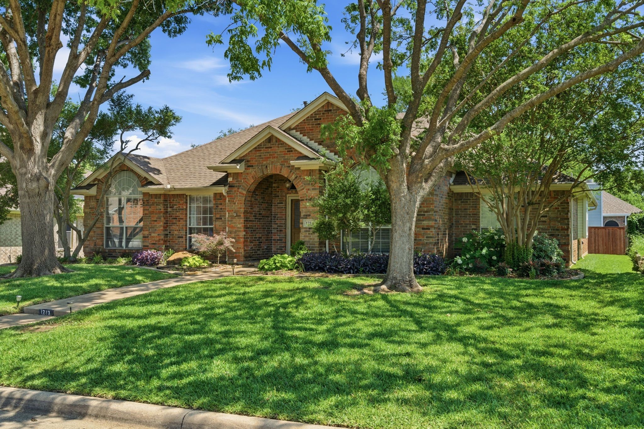 1213 Holly Hill Drive Grand Prairie TX 75052