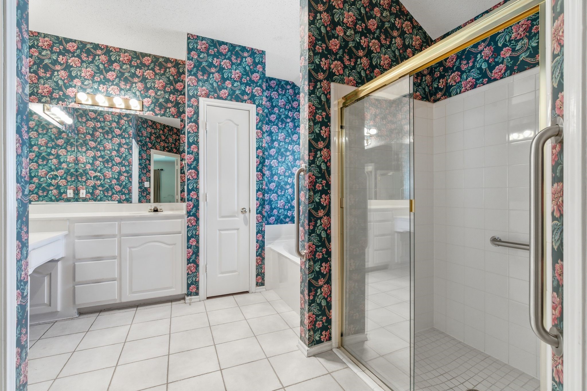 1213 Holly Hill Drive Grand Prairie TX 75052