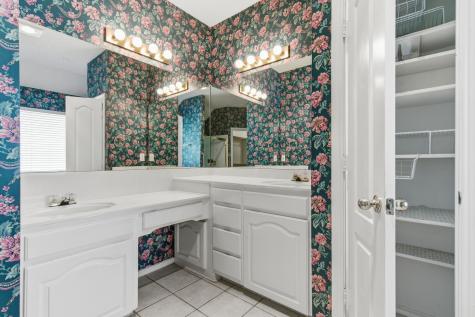 1213 Holly Hill Drive Grand Prairie TX 75052
