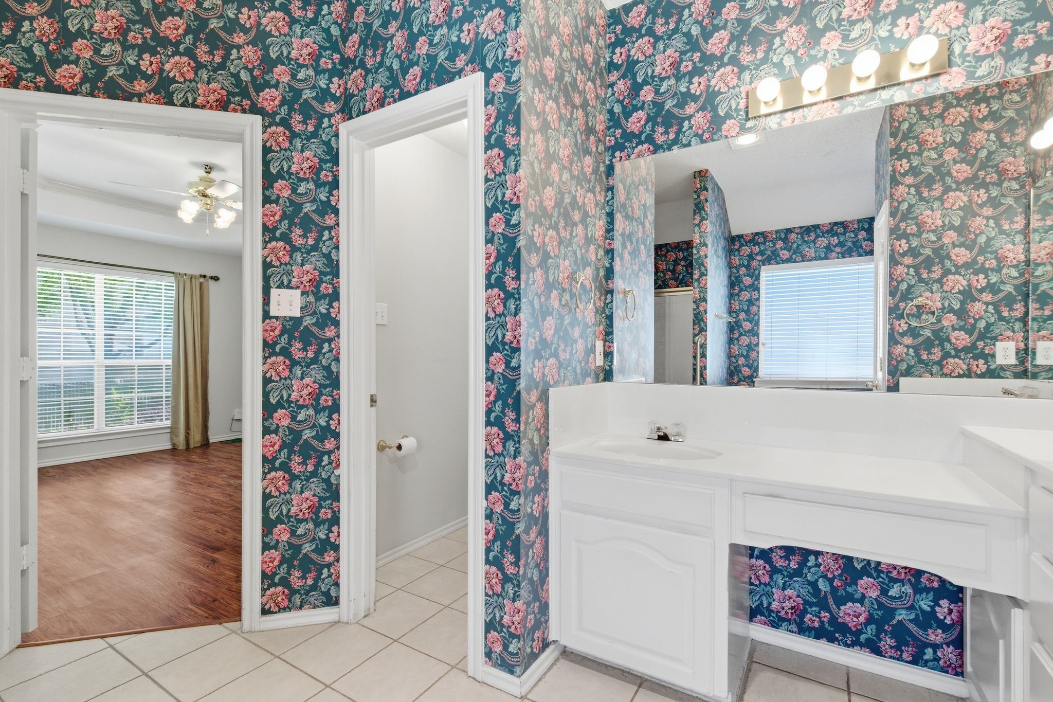 1213 Holly Hill Drive Grand Prairie TX 75052
