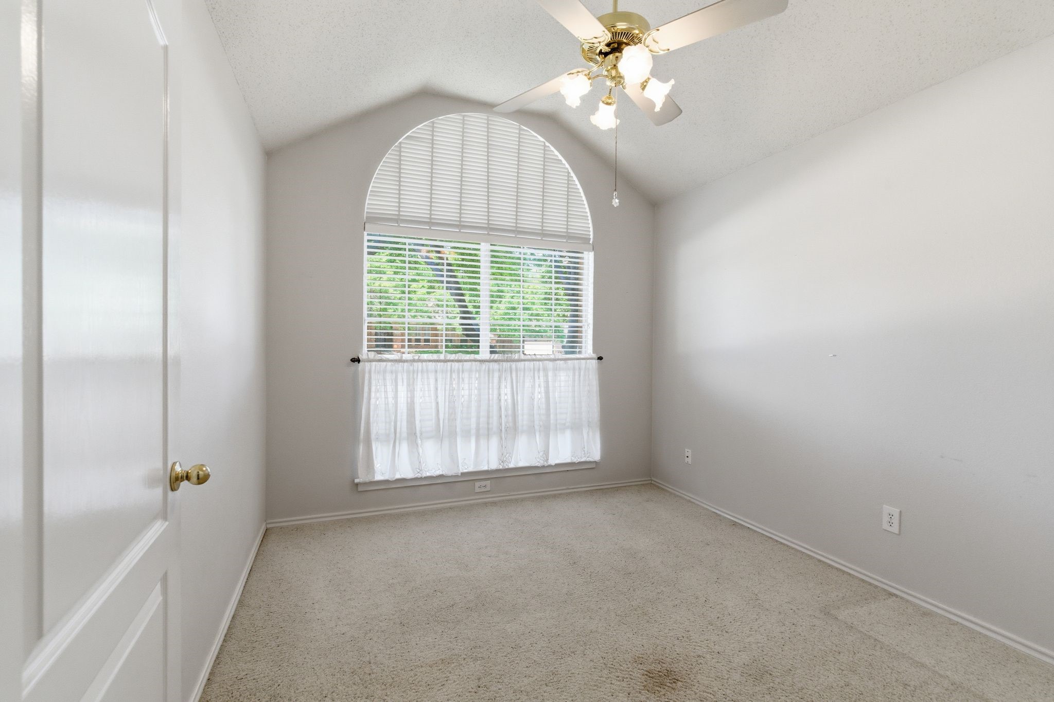 1213 Holly Hill Drive Grand Prairie TX 75052