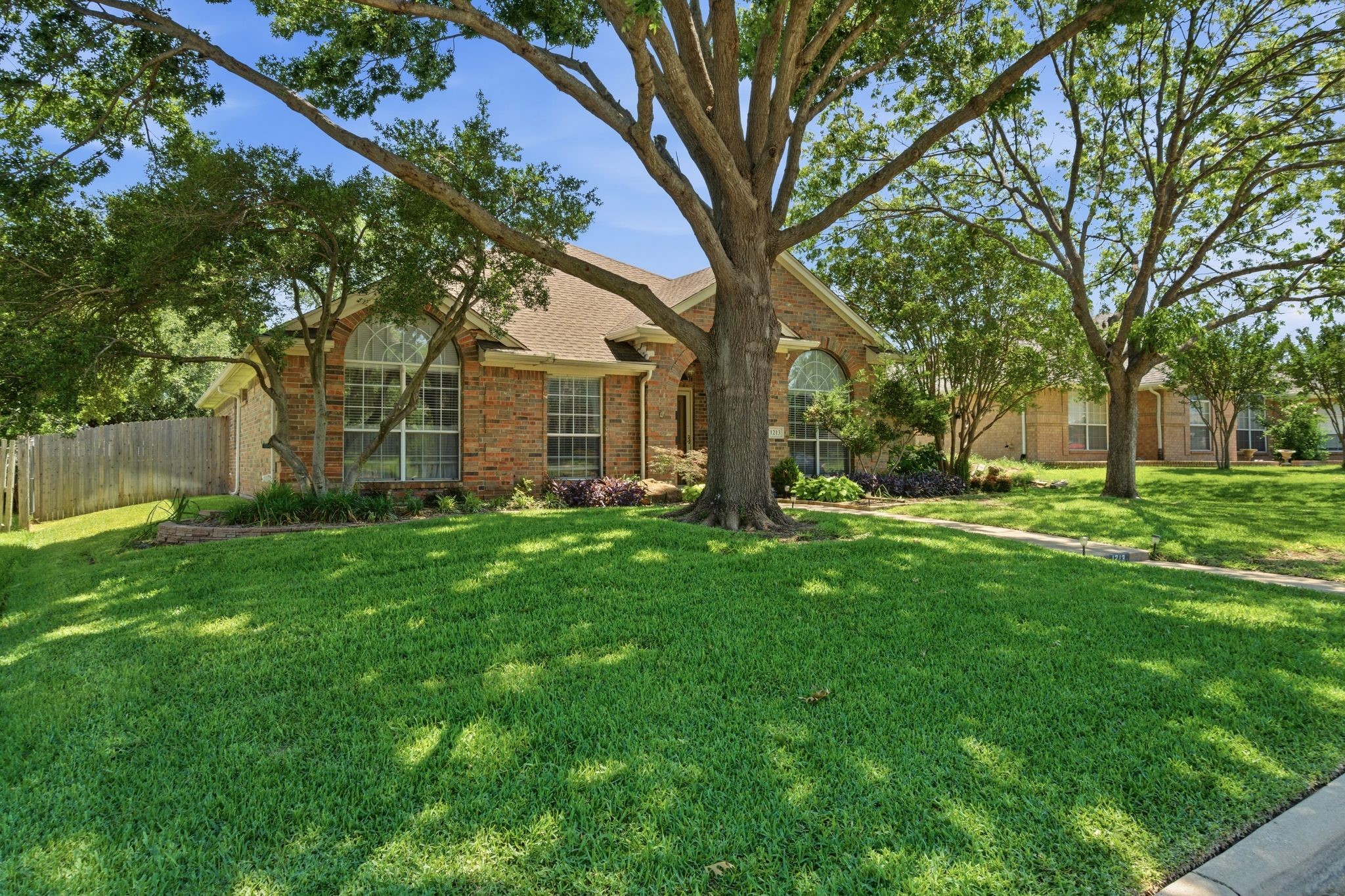 1213 Holly Hill Drive Grand Prairie TX 75052