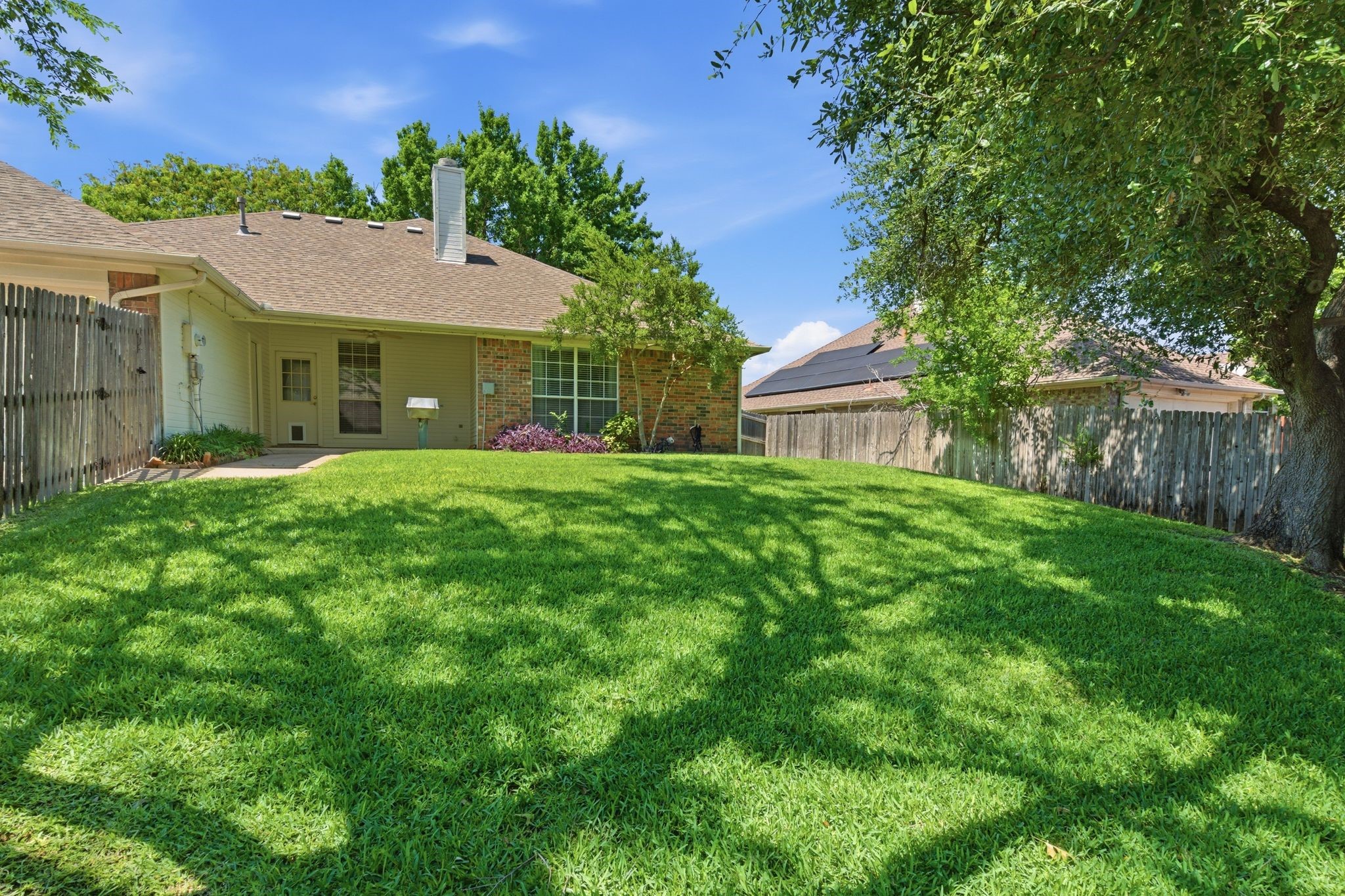 1213 Holly Hill Drive Grand Prairie TX 75052