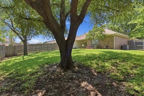 1213 Holly Hill Drive Grand Prairie TX 75052