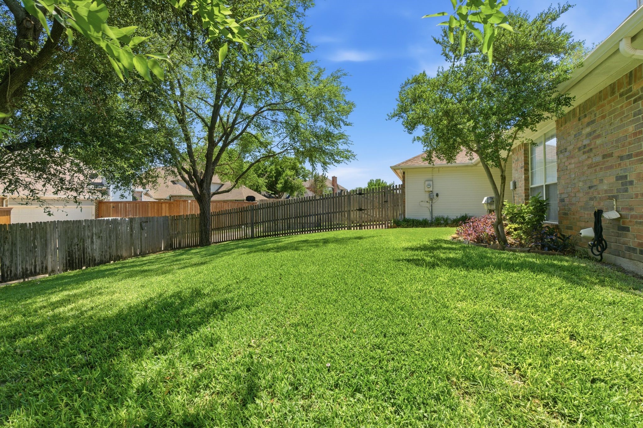 1213 Holly Hill Drive Grand Prairie TX 75052