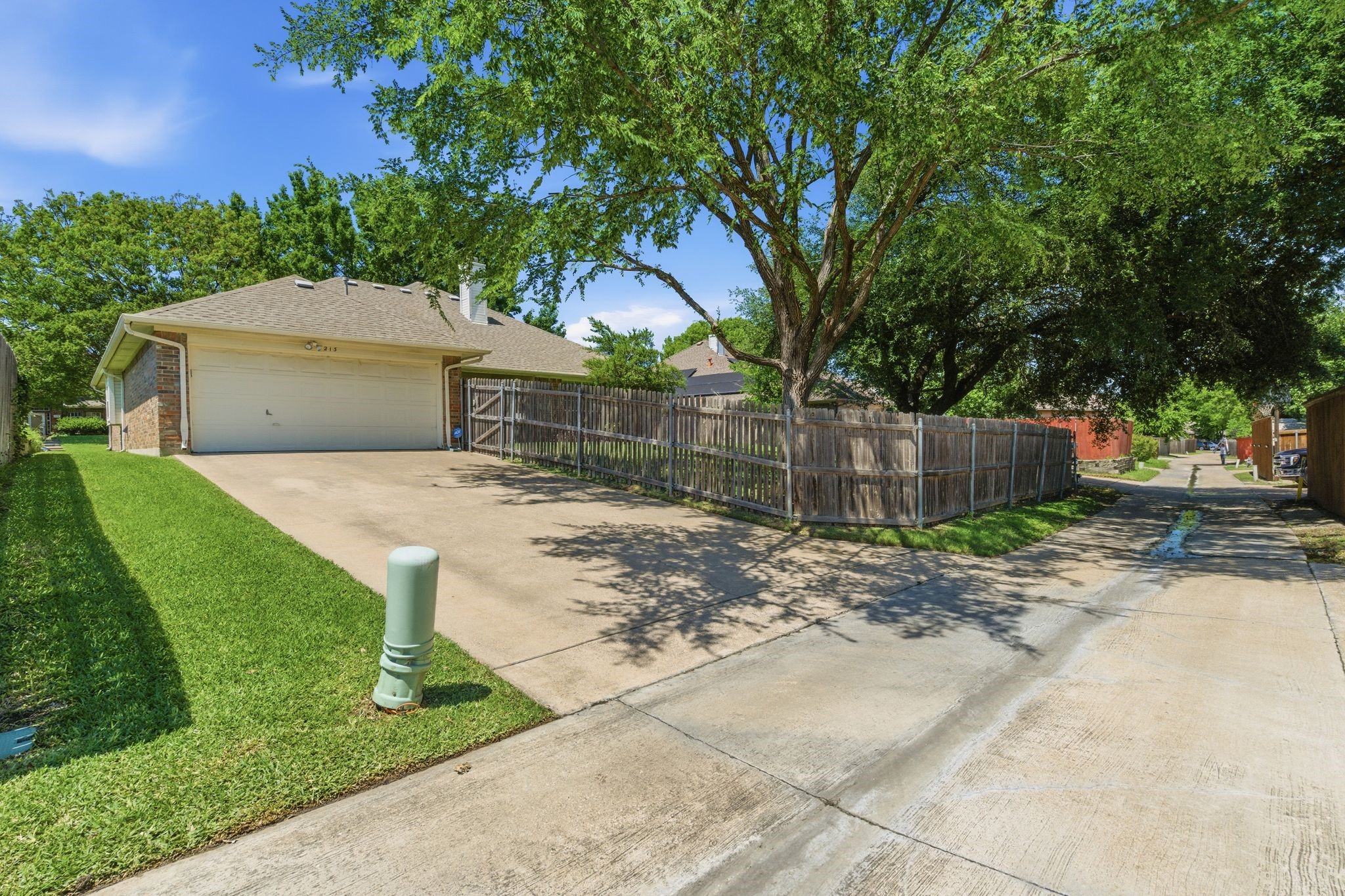 1213 Holly Hill Drive Grand Prairie TX 75052