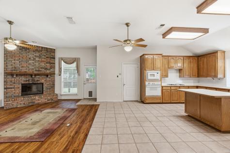 1213 Holly Hill Drive Grand Prairie TX 75052