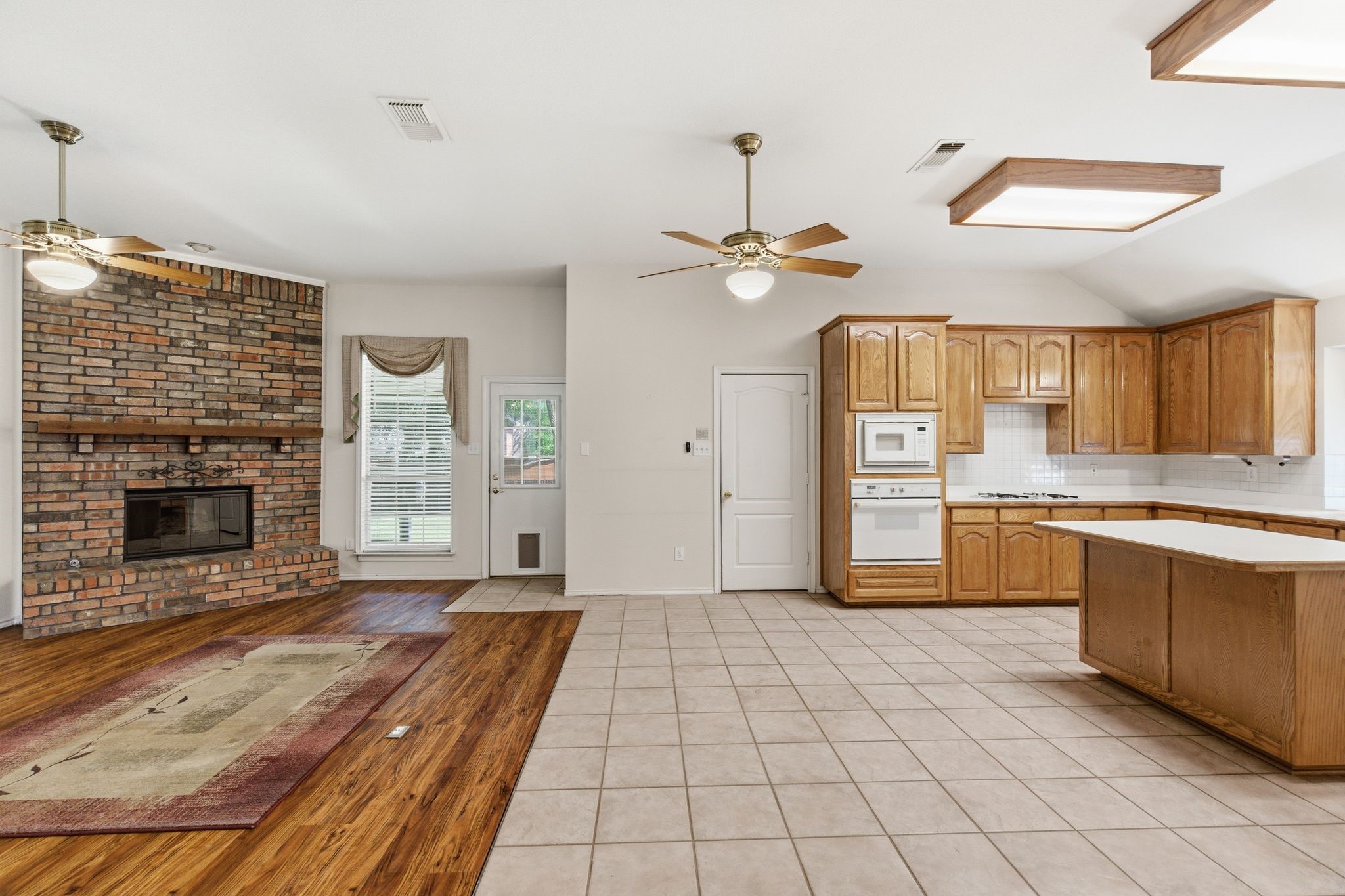 1213 Holly Hill Drive Grand Prairie TX 75052