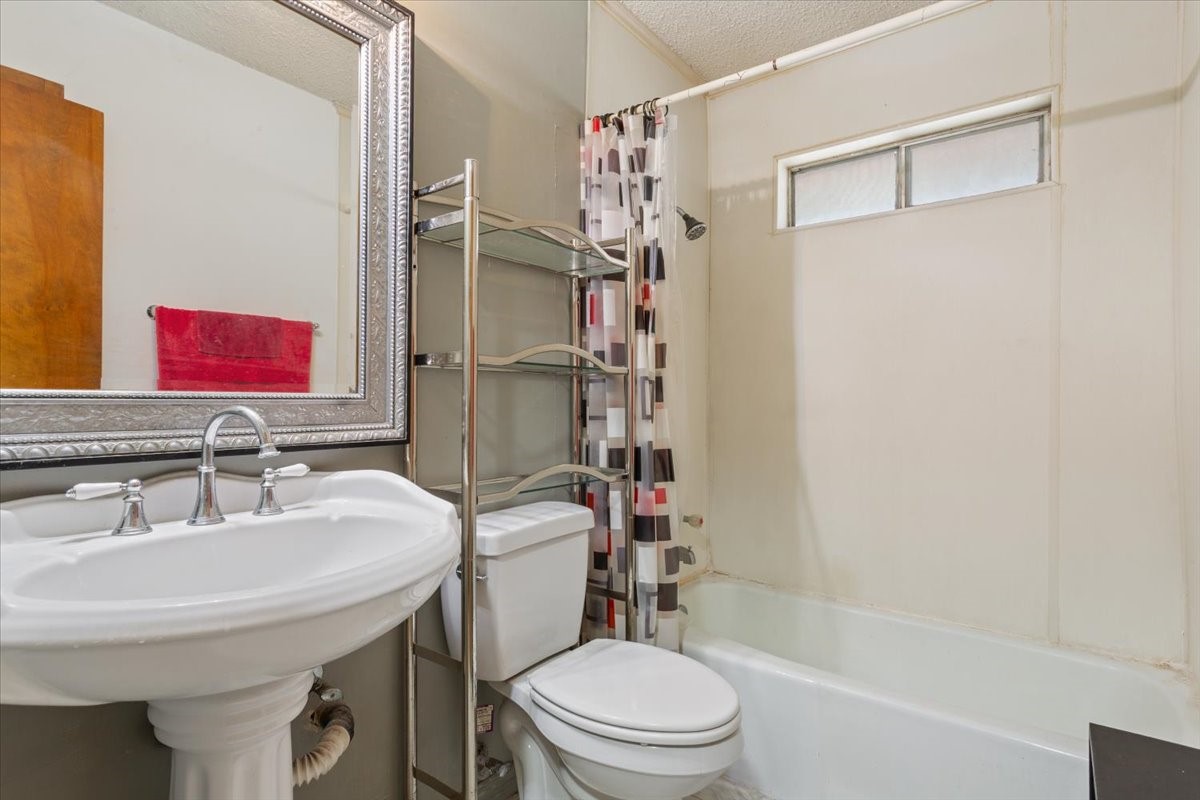 1832 W White Oak Road West TX 76691