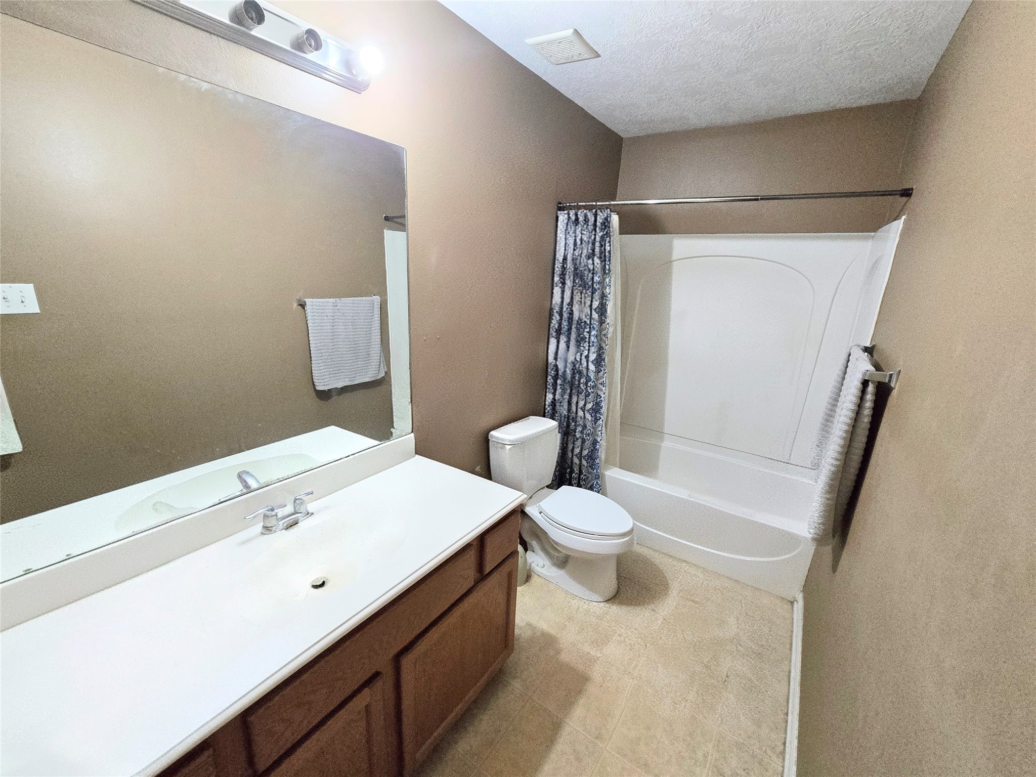 8853 E Buffalo Circle Willis TX 77378